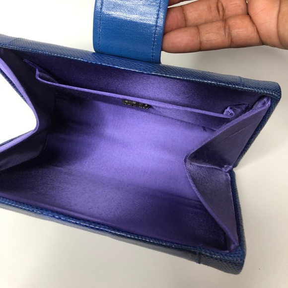 Adorable blue clutch - Picture 3 of 3